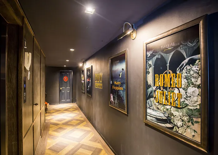 Playhaus Thonglor 3* 방콕